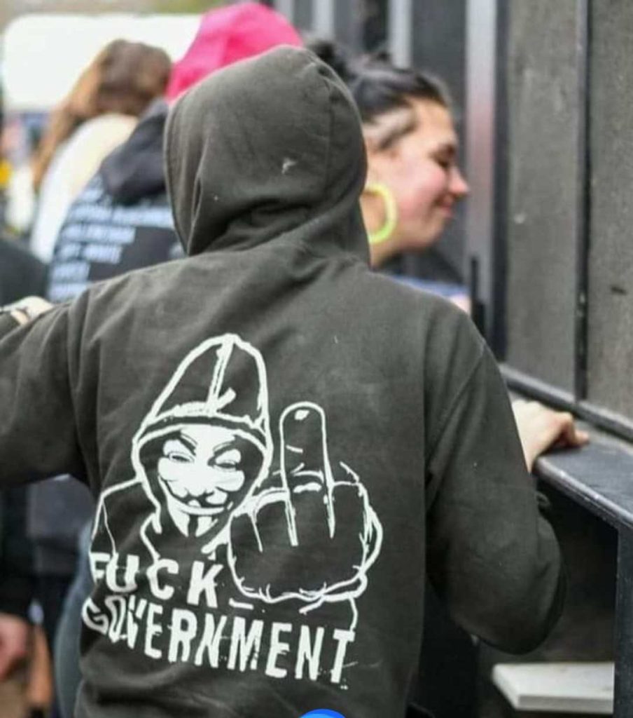 Finger zeigen, Anti-Regierungs-Hoodie